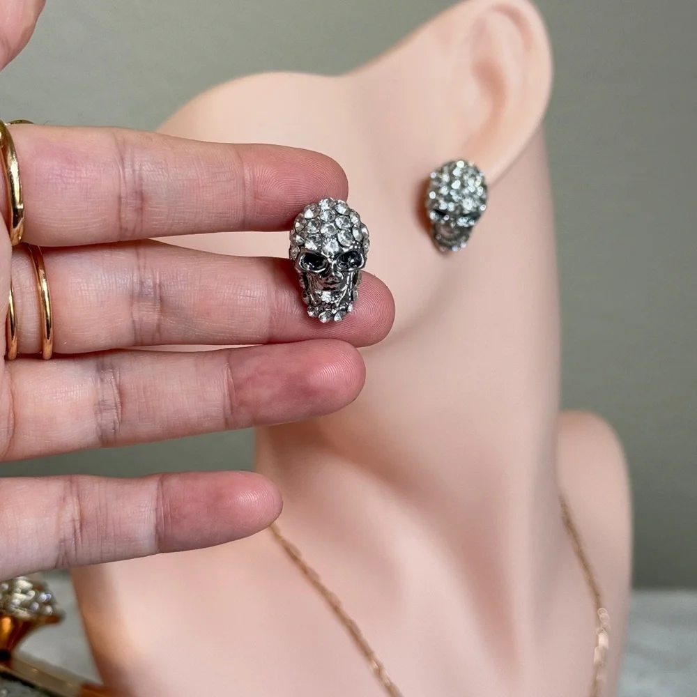 ⚜️❤️‍🔥 Silver Skull Stud Earrings With Crystals